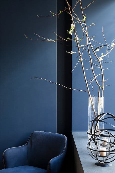 coin lecture ton sur ton bleu maison de 210m2 blog deco clemaroundthecorner