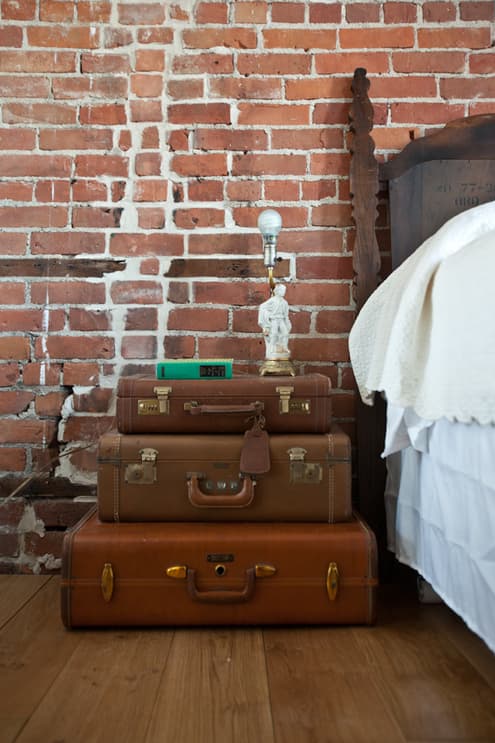 Table de nuit diy vieille valise malle vintage.