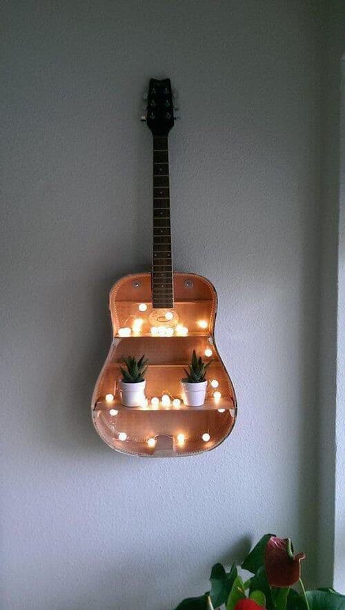 objet détourné guitare étagère à fabriquer soi-meme