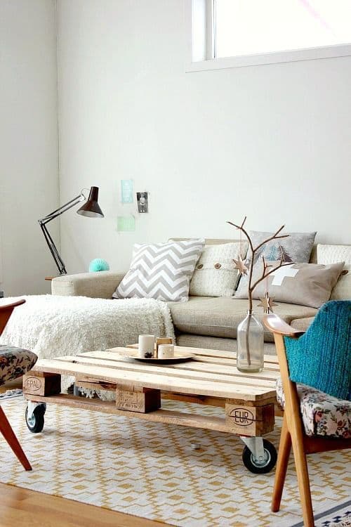 salon cosy avec table deco avec palettes diy