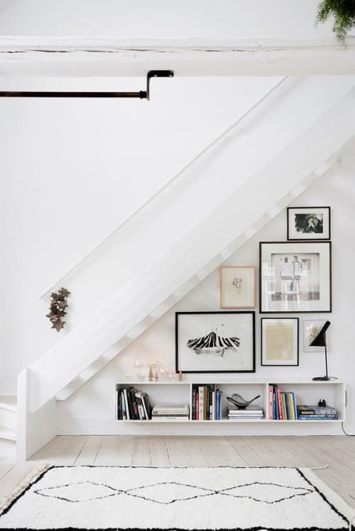 deco sous escalier mur de cadres
