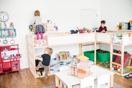 Hack transformer le lit IKEA Kura chambre partagee dortoir.