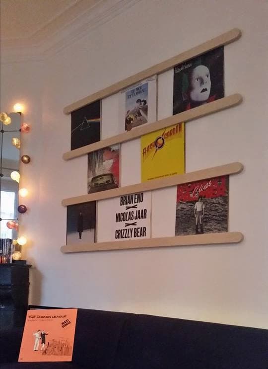Range-disques mural.