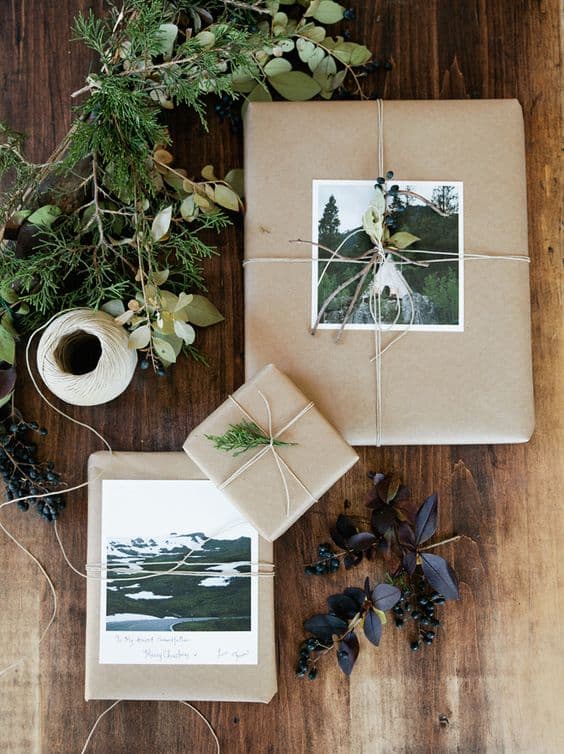 Comment mettre en valeur ses souvenirs de vacances papier cadeau personnalisé
