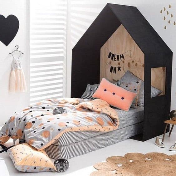 lit cabane interieur chambre enfant noire blanche orange - blog déco - Clem Around The Corner