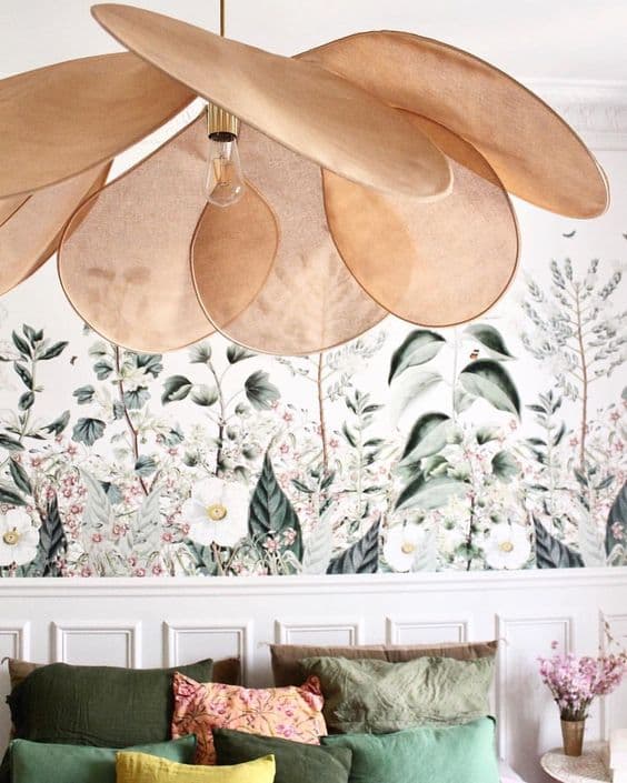 design suspension géante pale Georges store papier peint floral chambre soubassement vert - blog déco - Clem Around The Corner