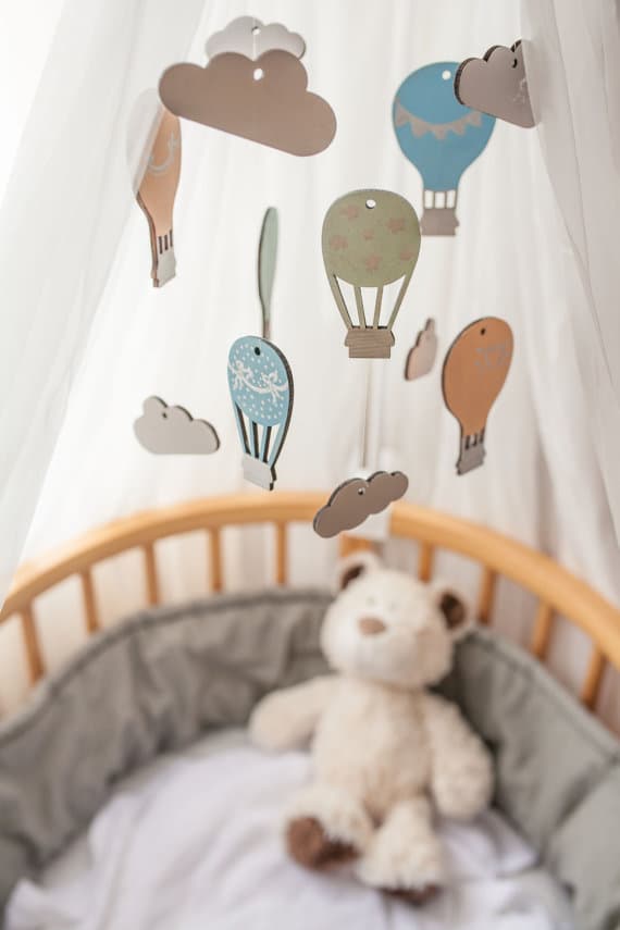 mobile enfants diy montgolfiere bois