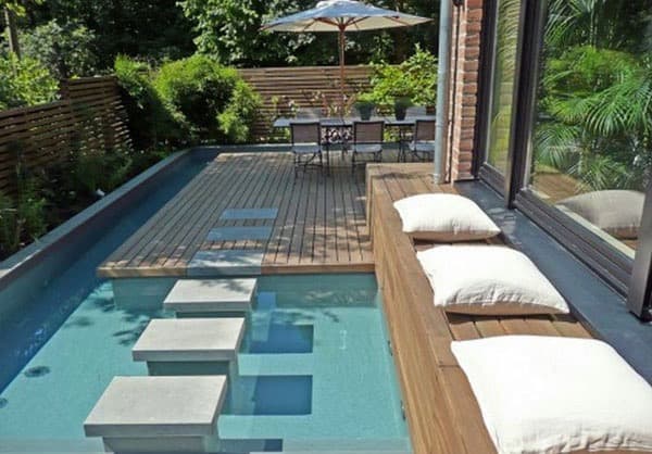 Piscine terrasse teck.
