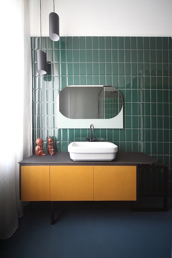 salle de bain carrelage credence vert canard sapin art deco