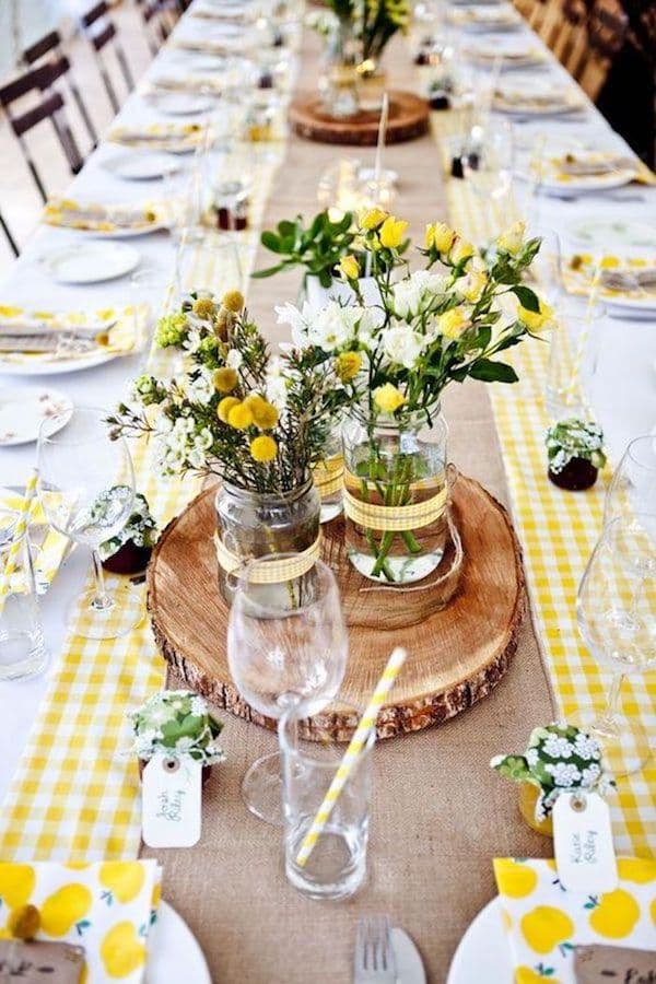 que faire avec un morceau de tronc d'arbre table jaune printemps decoupe rondin de bois