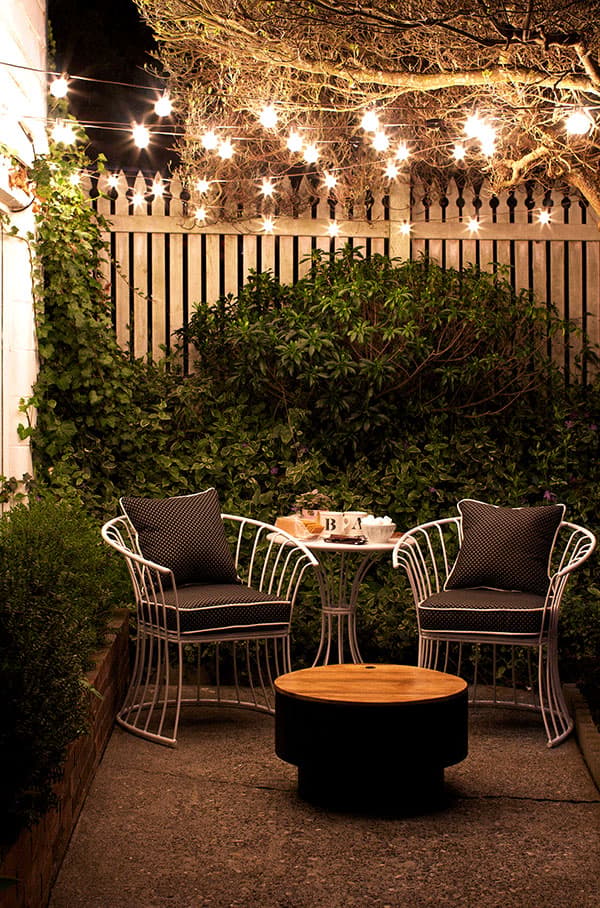 patio décoration hiver guirlande étoile fauteuil retro