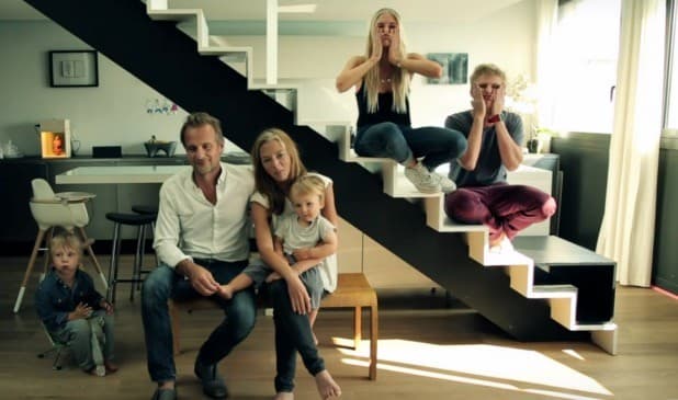 Famille et tomas erel chez eux a montreuil
