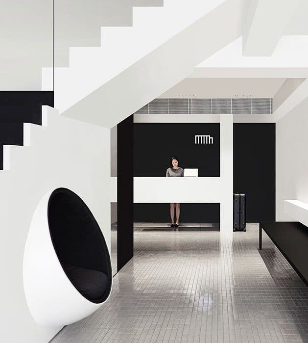visite deco hotel black and white Mono Singapour