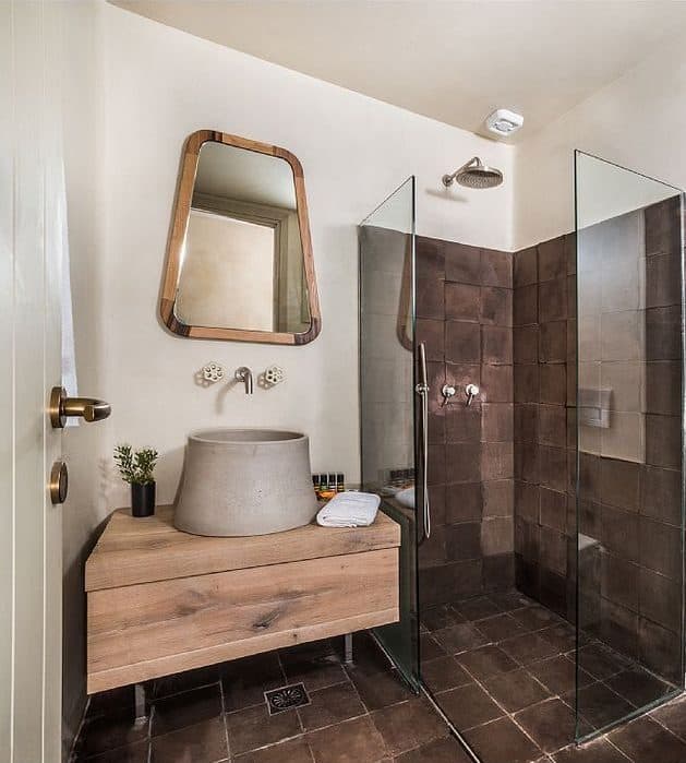 maison en grèce salle de bain sobre nature