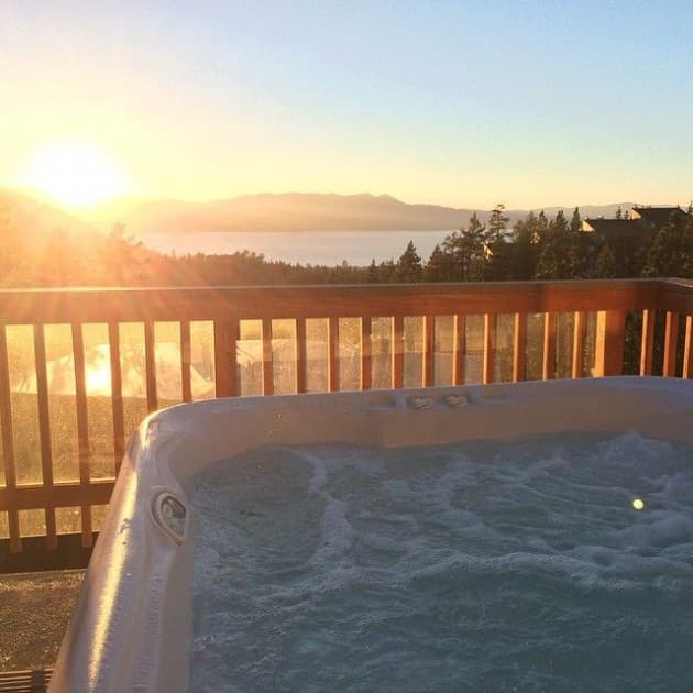 équiper sa terrasse pour l'hiver installer un jacuzzi