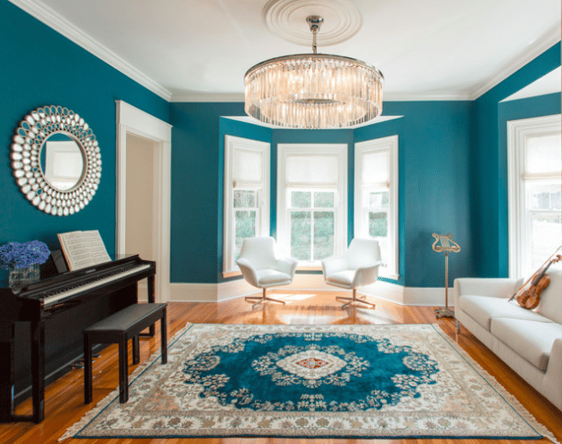 salon mur peinture bleu turquoise paon