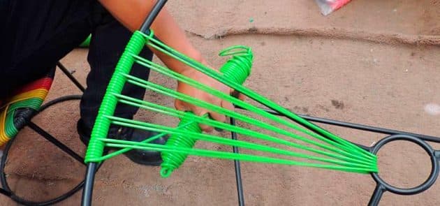 fabrication artisanale fauteuil Mexique en fil fluo transat