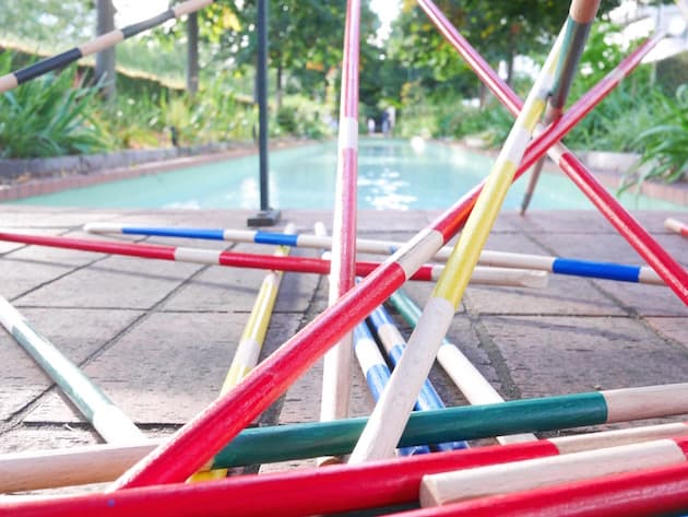 Fabriquer son jeu de mikado géant pour le jardin