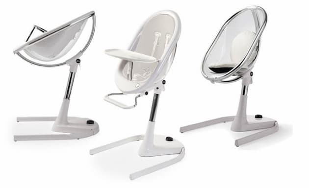Chaise haute design en verre forme oeuf cocoon plastique forme futuriste position allongé