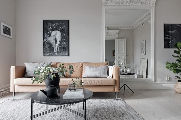 salon minimalisme scandinave table basse ts gubi canape camel