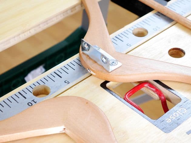 assemblage avec equerre table diy vinyle