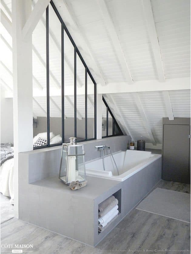 chambre parentale combles aménagées bois béton baignoire
