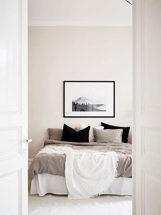 chambre beige couleur lin et taupe deco blog déco clem around the corner