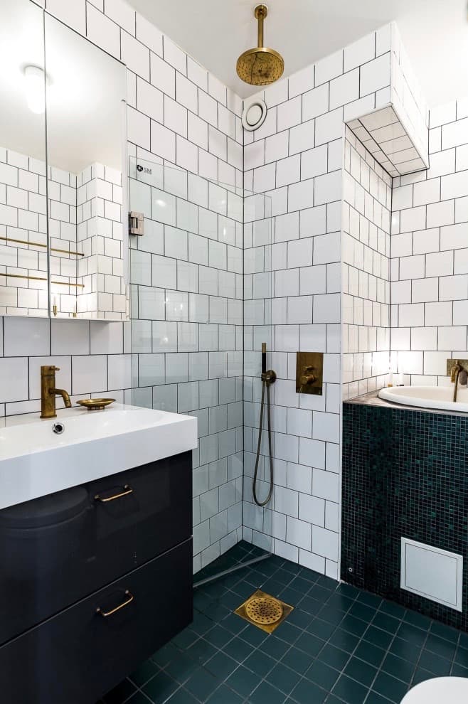 déco industrielle vintage salle de bain noire blanche laiton