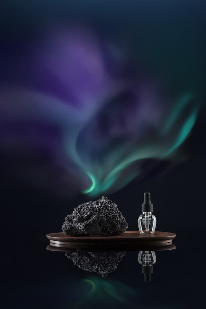 Bougie Shhh Alessi The Five Seasons dans une ambiance sombre et minérale