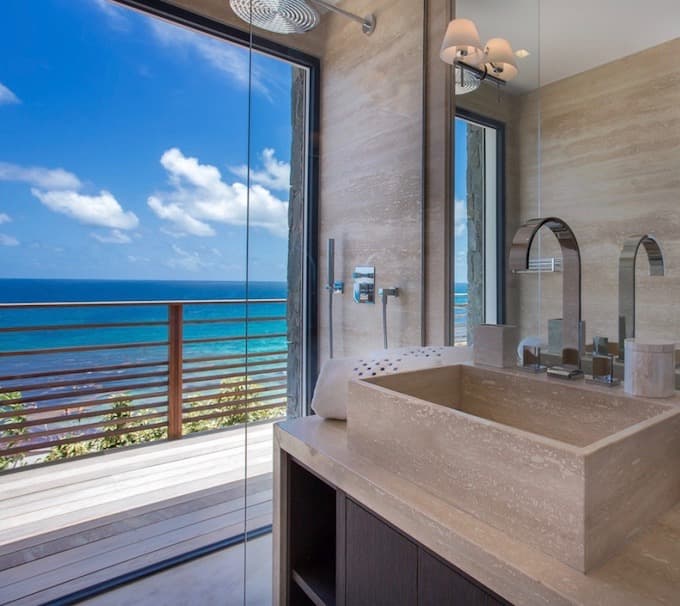 coin de paradis aux antilles salle de bain vue mer marbre beige blog deco clemaroundthecorner