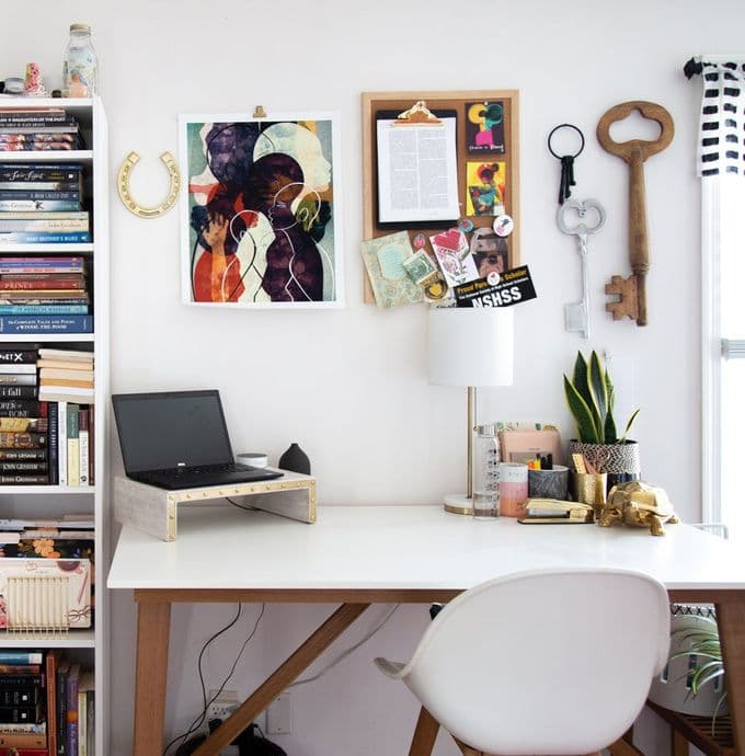appartement maison bureau blanc bureau chaise ordinateur tableau afro décoration clemaroundthecorner blog déco