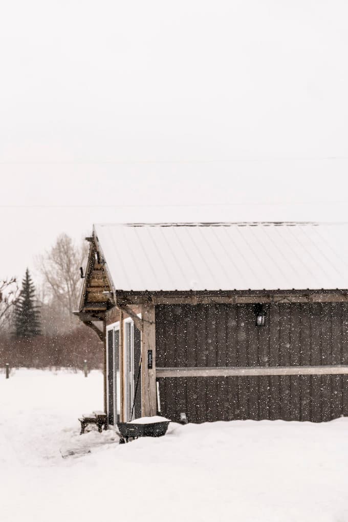 petit chalet vintage neige forêt plaine canada blog déco clem around the corner