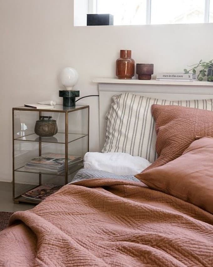 couleur terracotta lit couverture orange marron blog déco clem around the corner