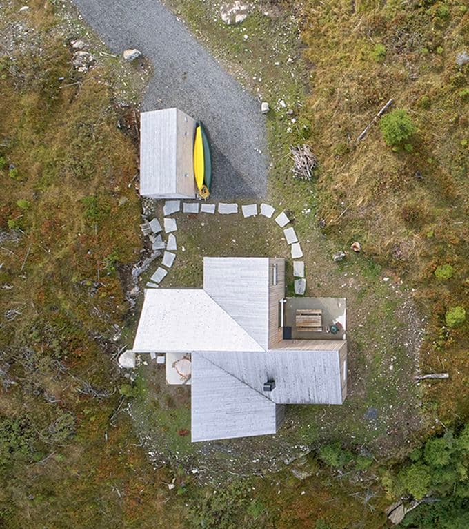 chalet design en norvège vue de haut toit soleil blog déco clem around the corner
