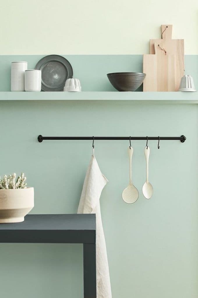 décoration vert céladon cuisine vert pastel étagère olive - blog déco - clem around the corner