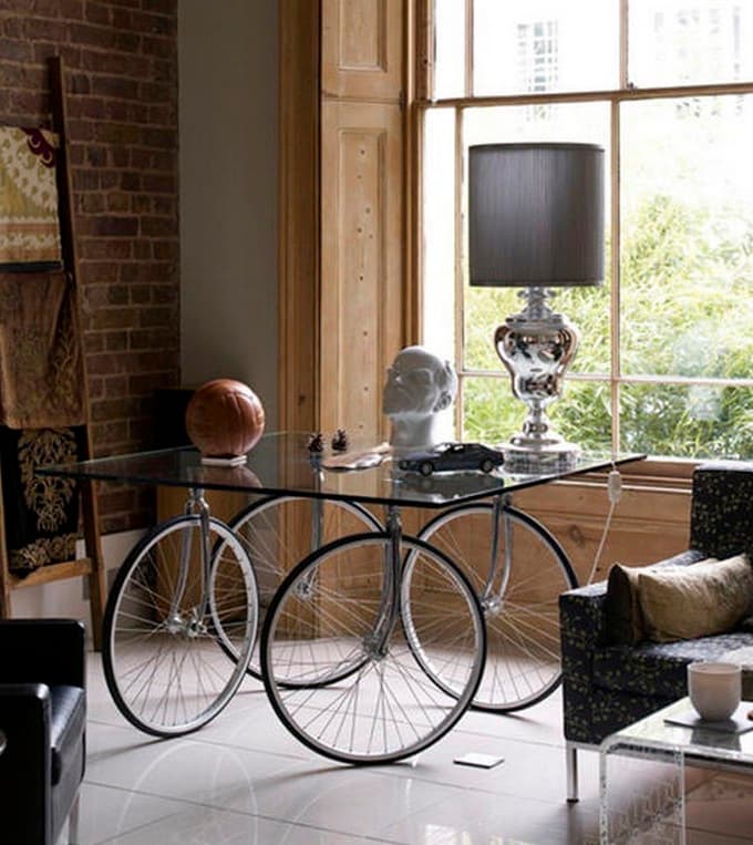 déco vélo salon table verre bois roue - blog déco - clem around the corner
