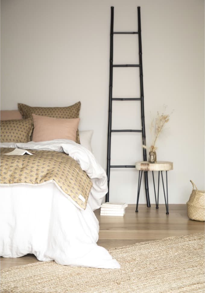 clem around the corner chambre échelle noir tapis osier nature déco rustique
