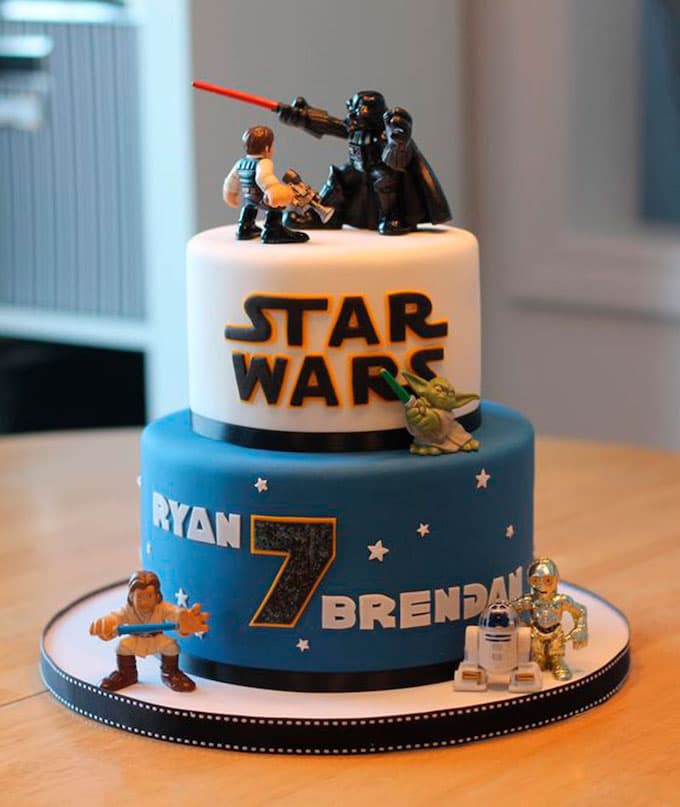 anniversaire thème star wars jedi gâteau pâte à sucre bleu blanc noir - blog déco - clem around the corner