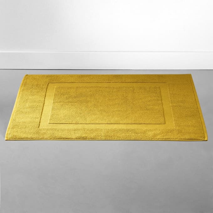 déco jaune safran salle de bains vitaminée