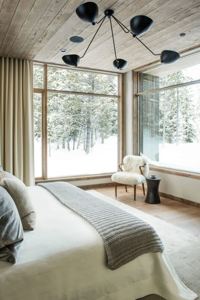 visite deco loft chalet chambre baie vitre foret enneigee