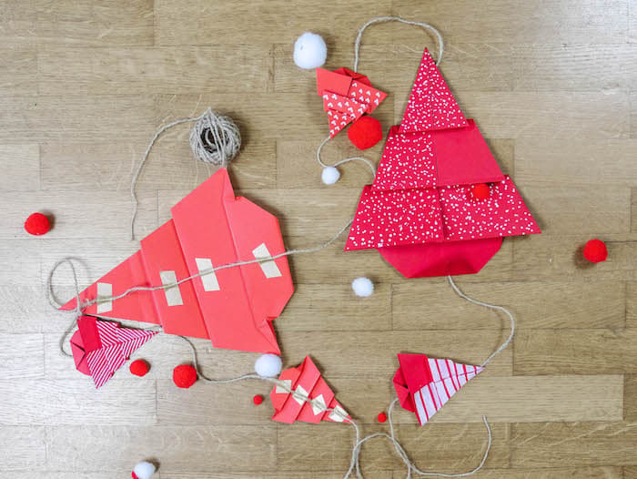 bricolage de noel 17 papier rouge corde pompons et feutres
