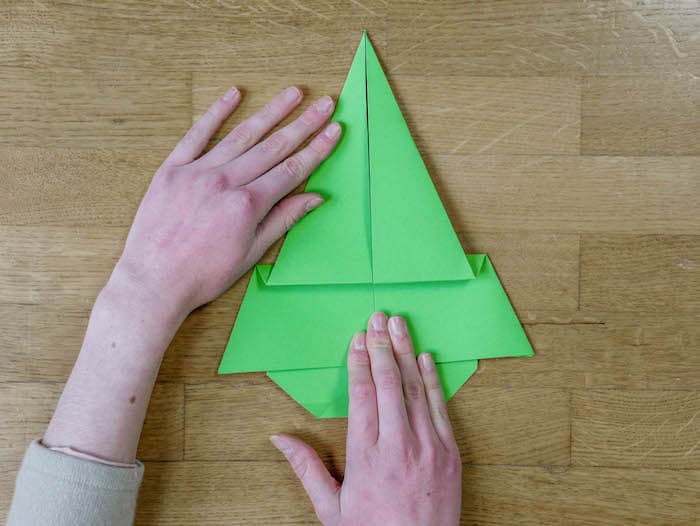 bricolage de noel 11 papier vert corde pompons et feutres