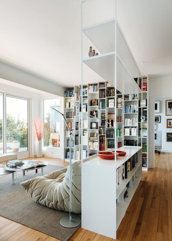 villa californienne salon double bibliotheque canape