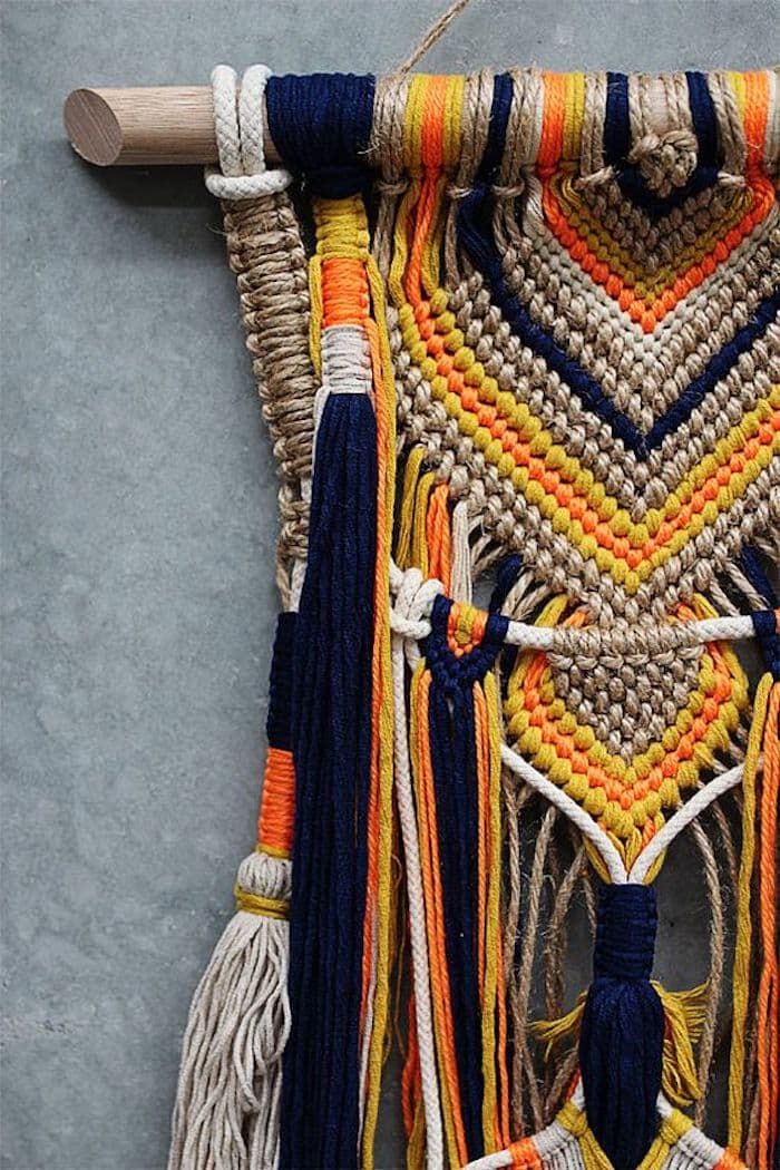 suspension macrame diy couleurs ethnique corde bleu jaune orange deco murale