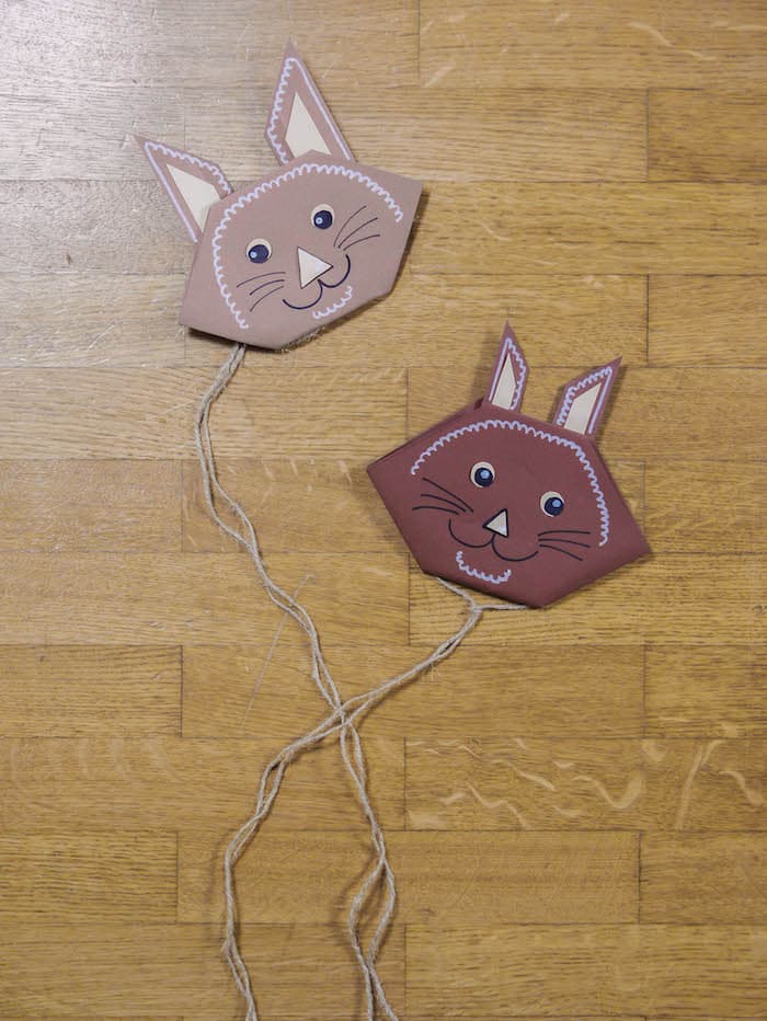 décoration finale d’un marque-page lapin fait avec les enfants