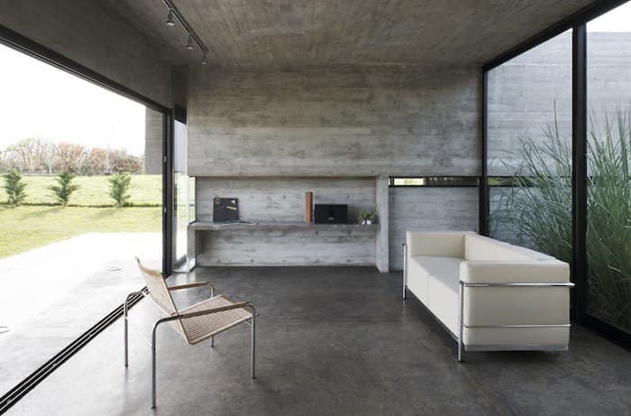 maison sans étage salon sobre chic canapé blanc