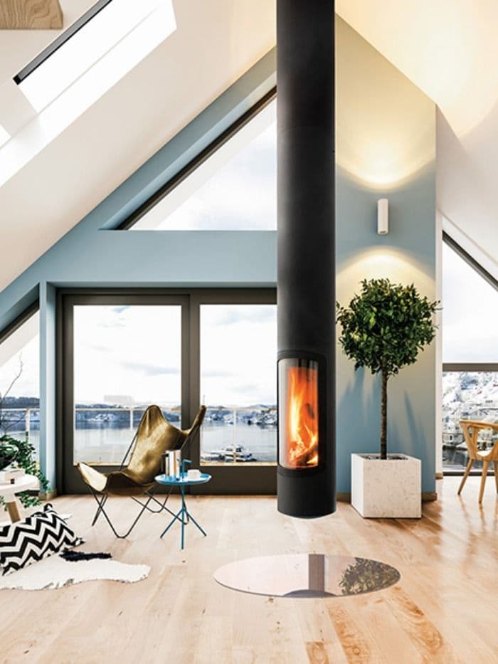 poêle design long oval parquet bois baie vitrée déco contemporaine
