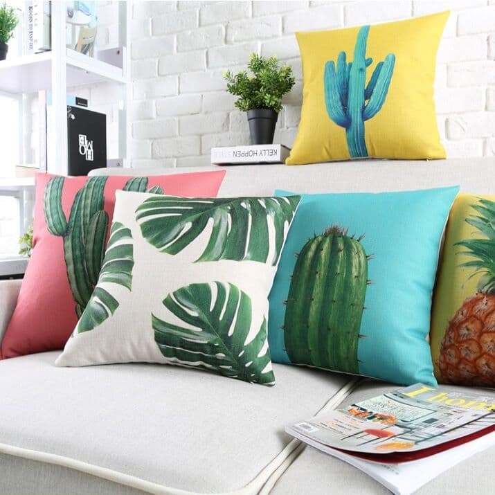 coussin tropical salon moderne coloré bleu rose jaune clemaroundthecorner