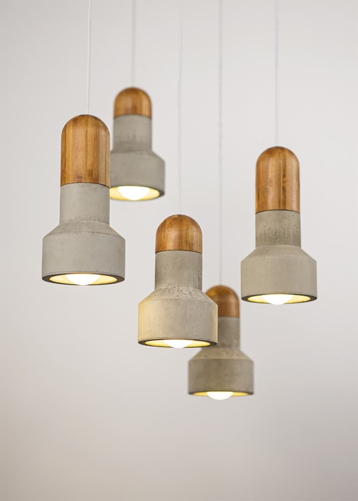 Luminaire recyclage déchets de construction. Suspension bois et béton. www.clemaroundthecorner.com.