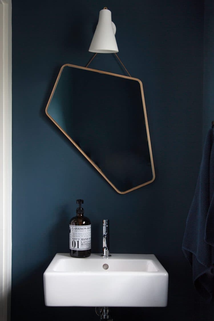 ego miroir forme originale doré salle de bains